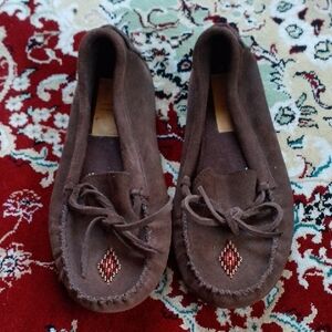 Brown Suede Manitobah Mukluks Moccasin Traditional Bead Work Vibram